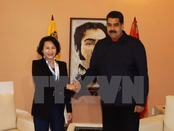 Presidenta parlamentaria de Vietnam se reúne con Nicolás Maduro ảnh 1