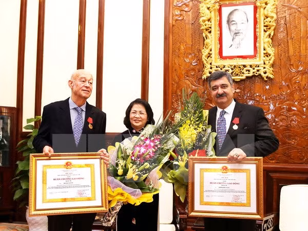 Vietnam otorga Orden de Trabajo a presidentes de Aldeas Infantiles SOS ảnh 1