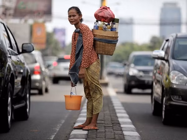 Crecimiento económico contribuye a la reducción de la pobreza en Indonesia ảnh 1