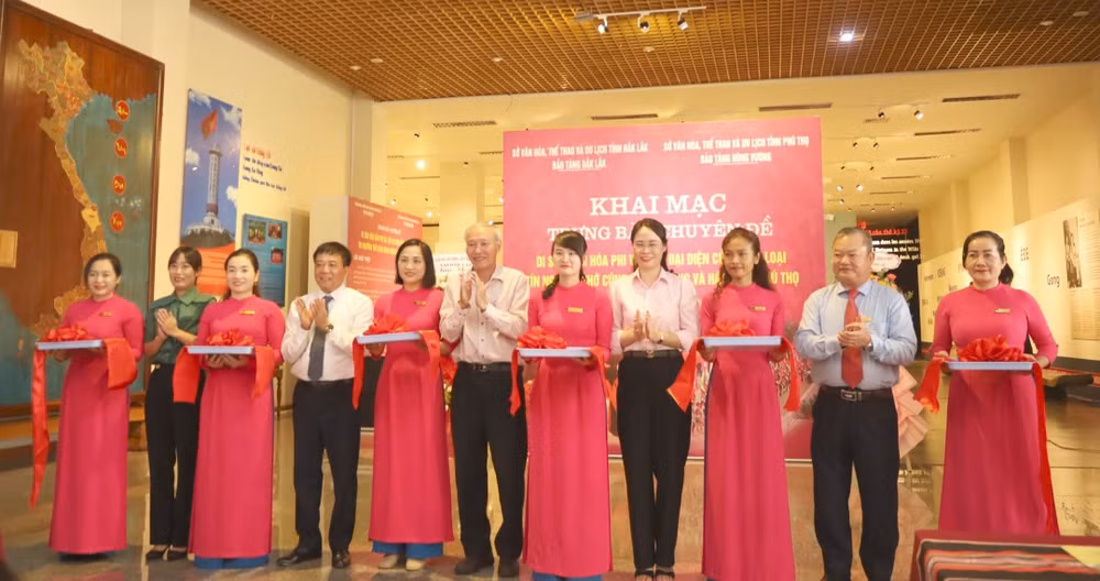Celebran exposición sobre ritual dedicado a los Reyes Hung y canto Xoan de Phu Tho ảnh 1