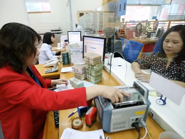 Bancos vietnamitas reducen tasas de interés para apoyar a empresas afectadas por el COVID-19 ảnh 2