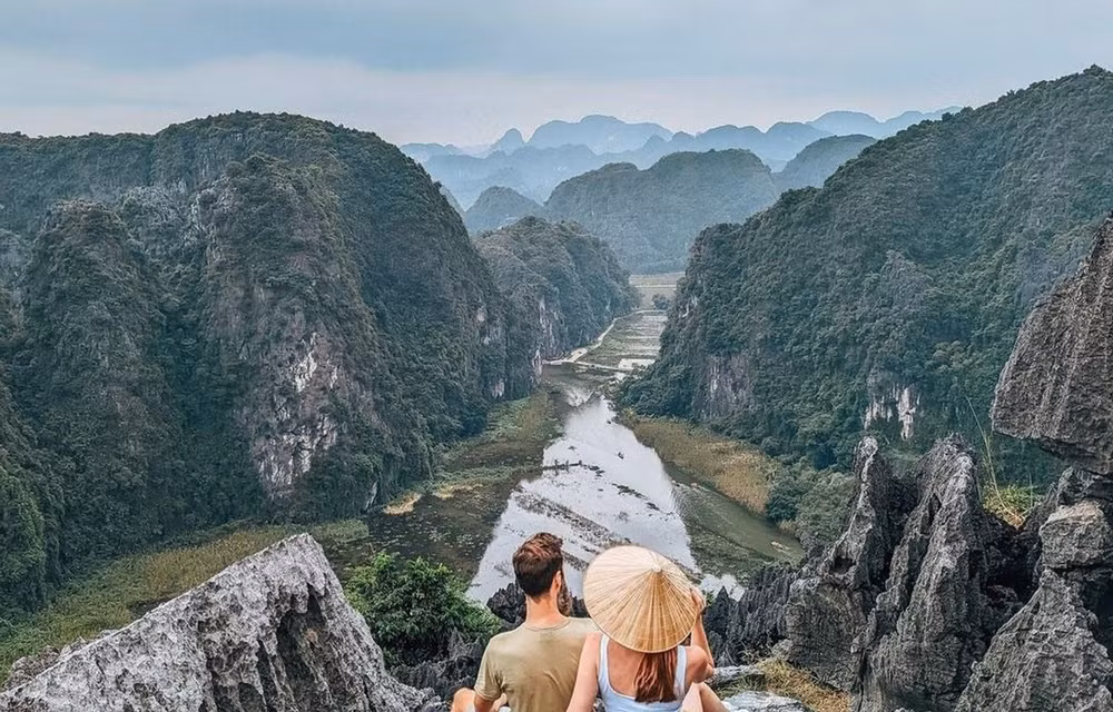 Nueva política de visas vigoriza el turismo en Vietnam ảnh 1