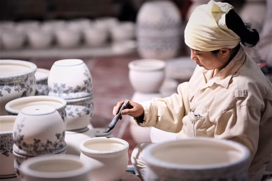 Oficios tradicionales: fuerza impulsora para industria cultural de Hanoi ảnh 1
