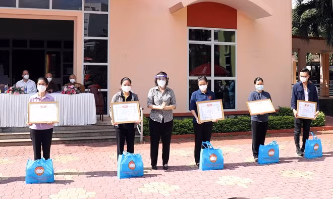 Destacan ayuda de voluntarios religiosos en lucha antiepidémica en Ciudad Ho Chi Minh ảnh 1