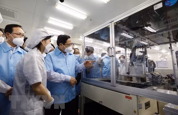 Primer ministro de Vietnam realiza visita de trabajo en Thai Nguyen ảnh 1