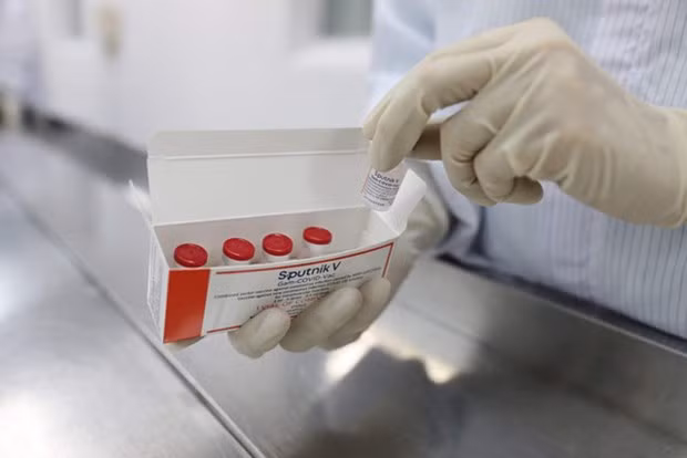 Vietnam produce con éxito primer lote de vacuna Sputnik V contra el COVID-19 ảnh 1