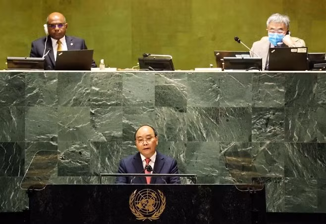 Vietnam comparte con el mundo lucha contra el COVID-19, afirma presidente Xuan Phuc ảnh 1