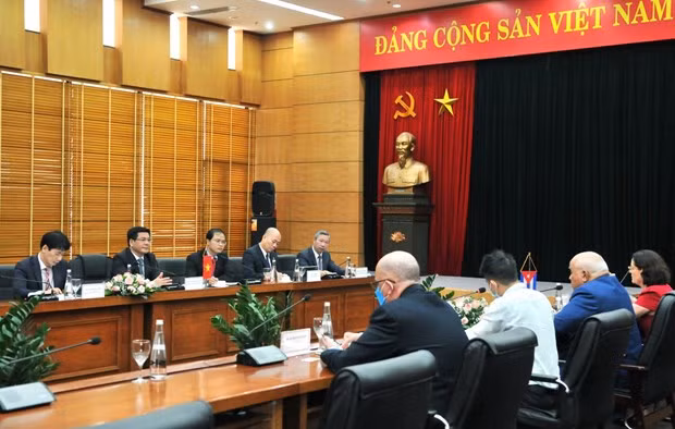 Vietnam llama a facilitar sus exportaciones e inversión en Cuba ảnh 1 Vietnam llama a facilitar sus exportaciones e inversión en Cuba ảnh 1