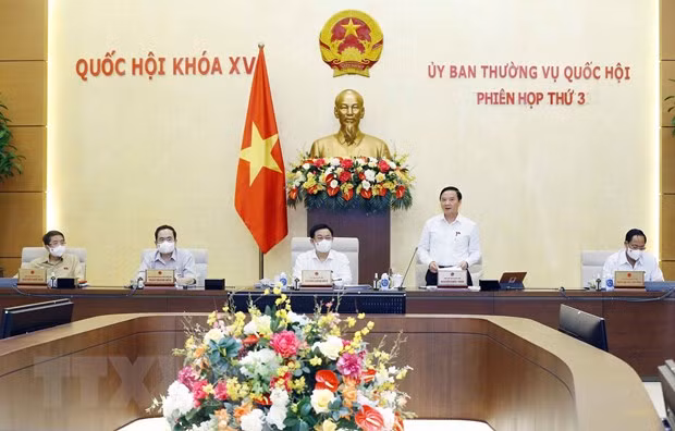 Comité Permanente de la Asamblea Nacional de Vietnam prosigue su tercera reunión ảnh 1