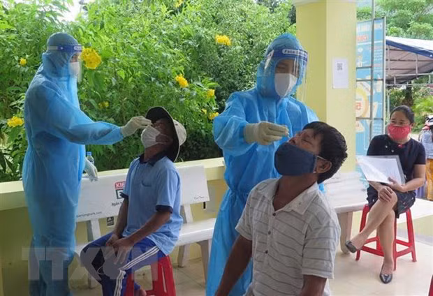 Descienden los casos del COVID-19 en Vietnam ảnh 1