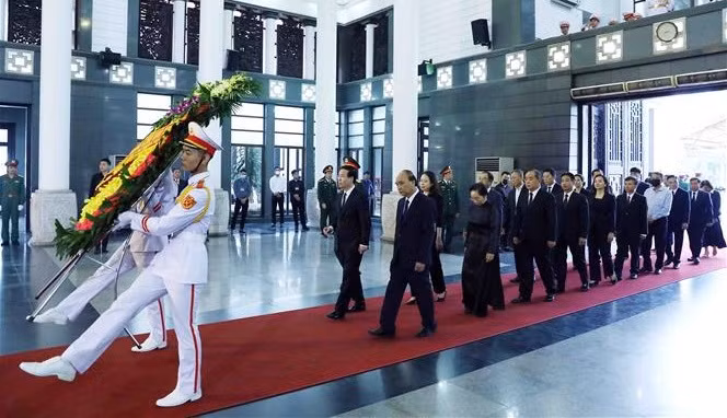 Amigos internacionales rinden homenaje póstumo al exvicepremier vietnamita Vu Khoan ảnh 1