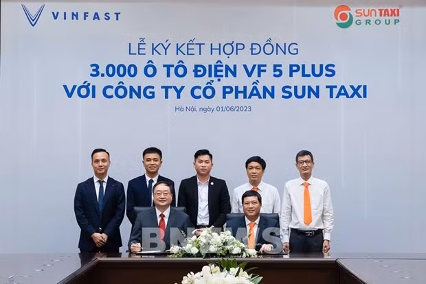 Rubrican mayor contrato de compra de vehículos en Vietnam ảnh 1