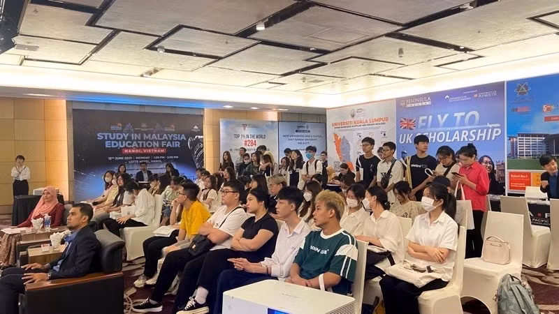 Estudiantes vietnamitas interesados en educación en Malasia ảnh 1