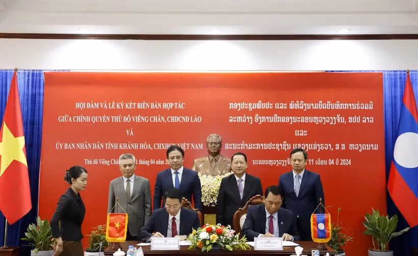 Localidades vietnamita y laosiana impulsan cooperación ảnh 1