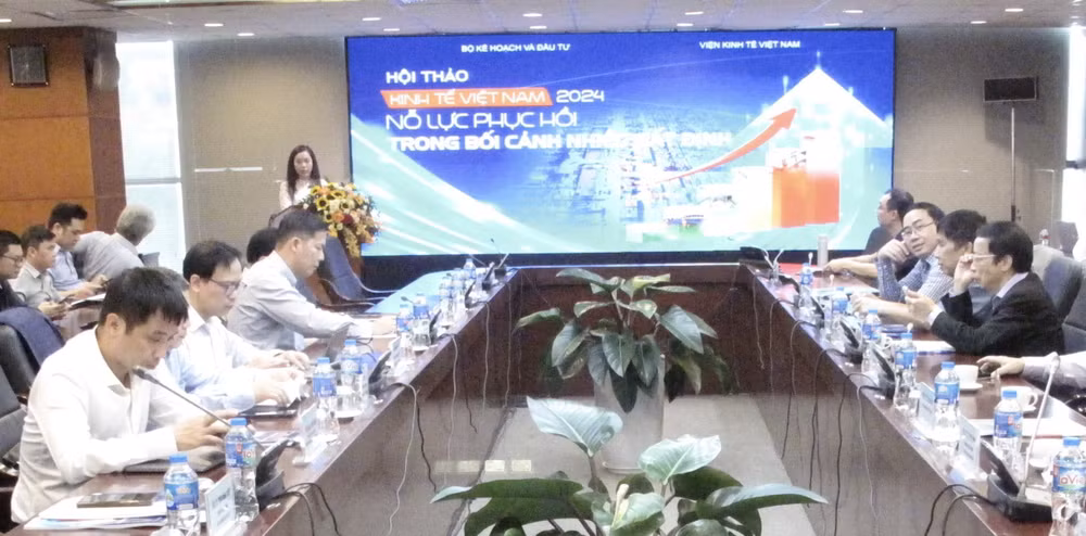 Expertos: Vietnam debe aprovechar oportunidades para superar dificultades ảnh 1