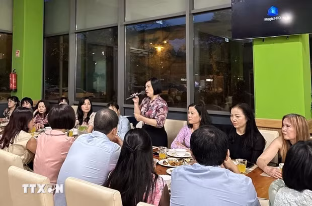 Asociación de Mujeres Vietnamitas en Hungría avanza hacia el 20º aniversario de su fundación ảnh 1