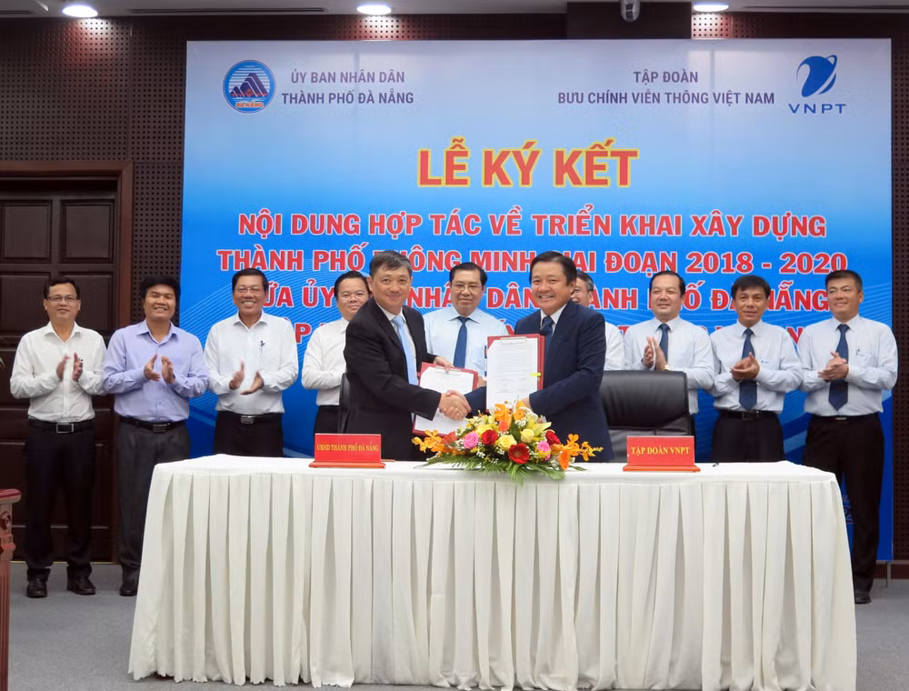 Da Nang coopera con grupo de telecomunicaciones VNPT en construcción de ciudad inteligente ảnh 1
