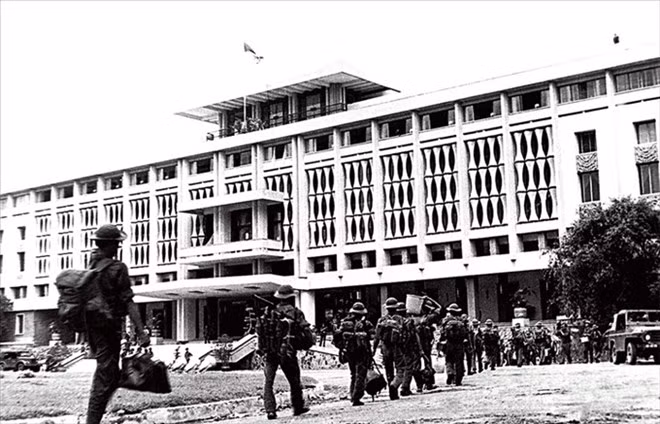 Exhiben en Ciudad Ho Chi Minh instantáneas sobre la guerra de reconocido fotógrafo vietnamita ảnh 1 Exhiben en Ciudad Ho Chi Minh instantáneas sobre la guerra de reconocido fotógrafo vietnamita ảnh 1