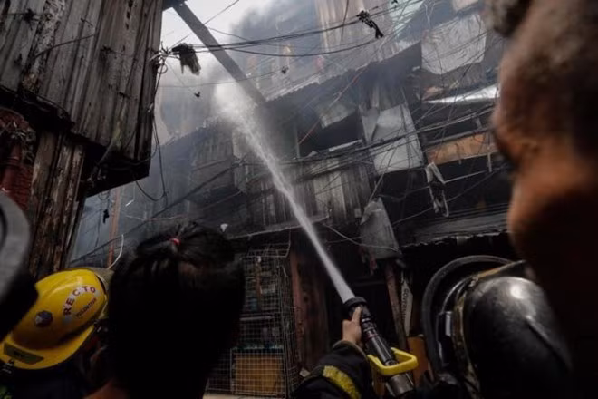 Al menos cinco niños muertos por incendio en Filipinas ảnh 1