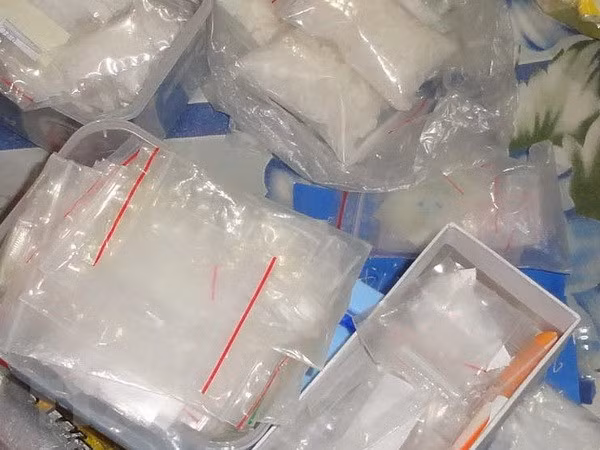 Detienen en Vietnam a un traficante con gran carga de ketamina ảnh 1