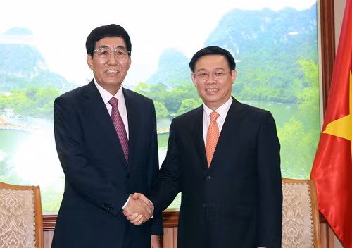 Gobierno de Vietnam respalda nexos interlocales con China, sostiene vicepremier ảnh 1