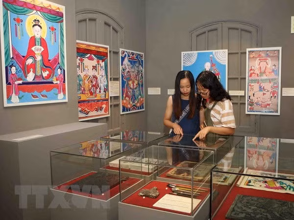 Pinturas folclóricas de Vietnam se presentan en antigua ciudadela de Hanoi ảnh 1