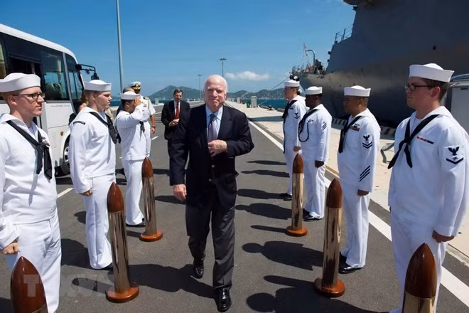 Vietnam expresa condolencias por fallecimiento de senador estadounidense John McCain ảnh 1