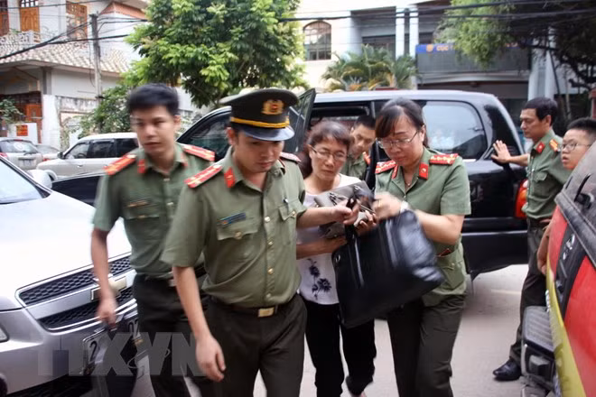 Vietnam detiene a tres individuos por vínculos con fraude en examen de bachillerato ảnh 1