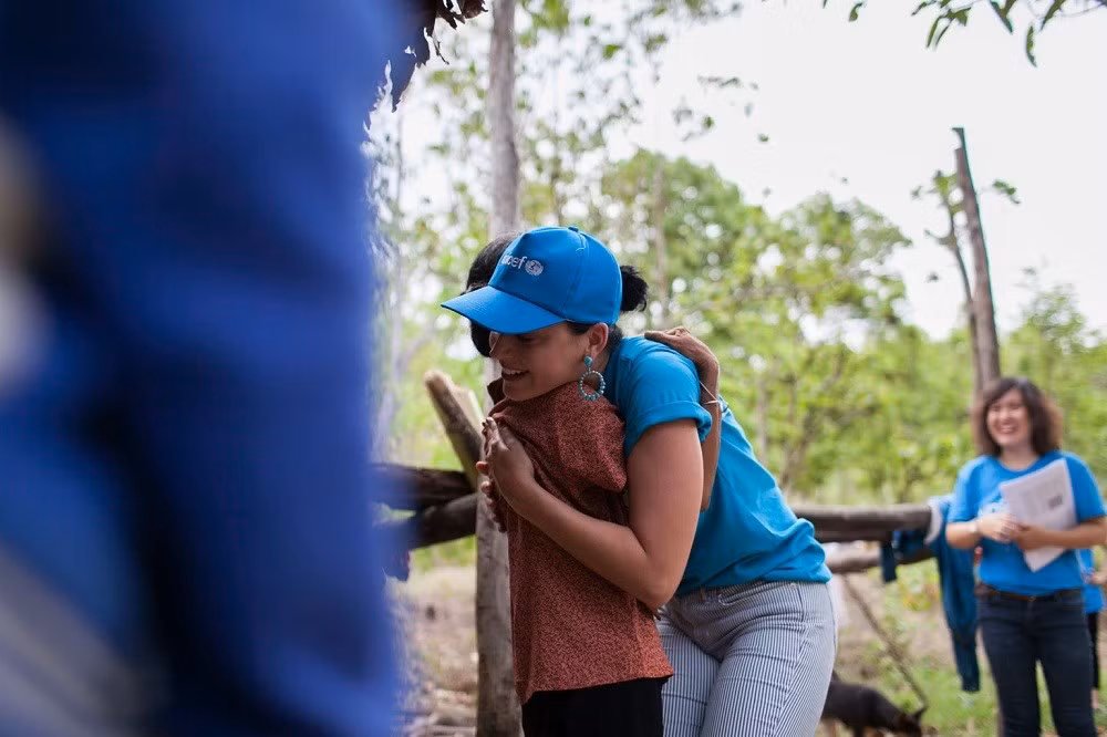 Katy Perry visita a niños con condiciones difíciles en Vietnam ảnh 5