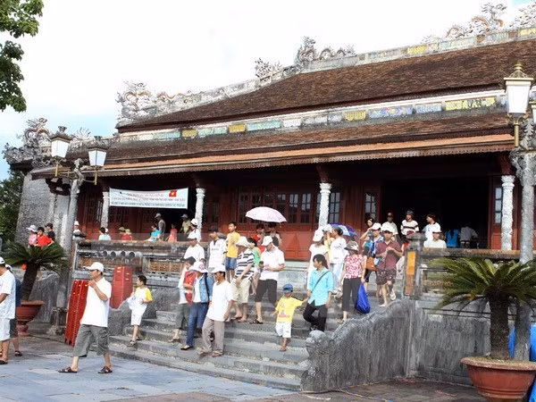 Un millón de turistas visitan Hue, antigua capital imperial de Vietnam ảnh 1