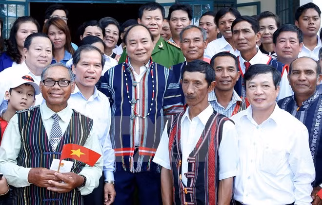 Premier otorga políticas específicas para desarrollo de provincia altiplana ảnh 1