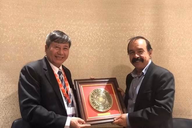 Asiste delegación de Vietnam a congreso sindical en Francia ảnh 1