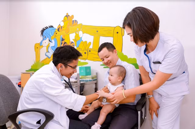 Emiten en Vietnam guía para controles periódicos de salud a menores de 24 meses ảnh 1