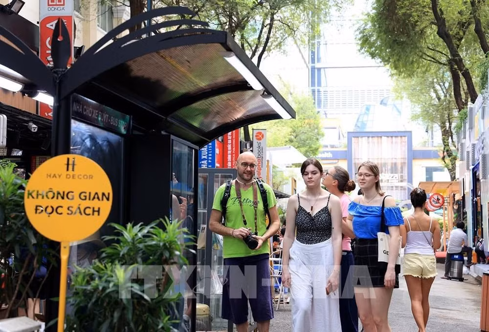 Ciudad Ho Chi Minh ofrece diversos recorridos de verano en 2023 ảnh 2
