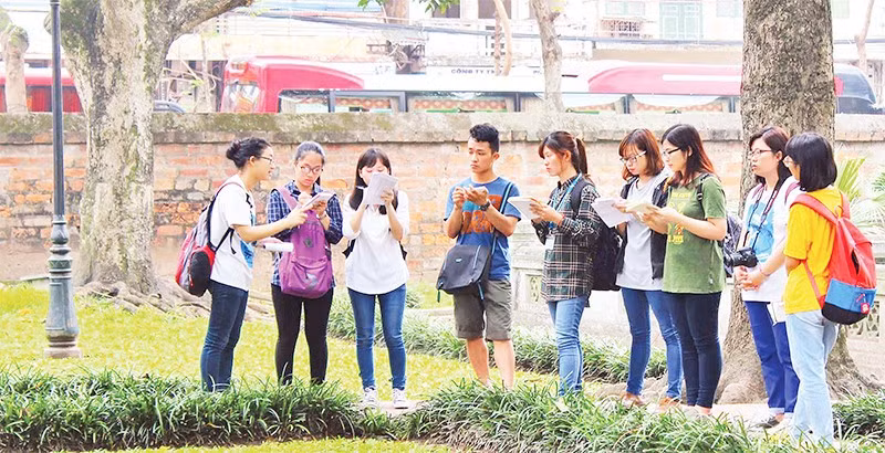 Club inglés ofrece recorridos gratuitos por Hanoi ảnh 2