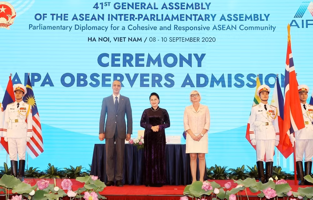 Dirigentes parlamentarios felicitan a Vietnam por el AIPA-41 ảnh 1