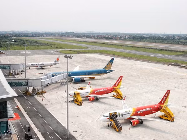 Tifón Molave afecta casi 130 vuelos en la región central de Vietnam ảnh 1