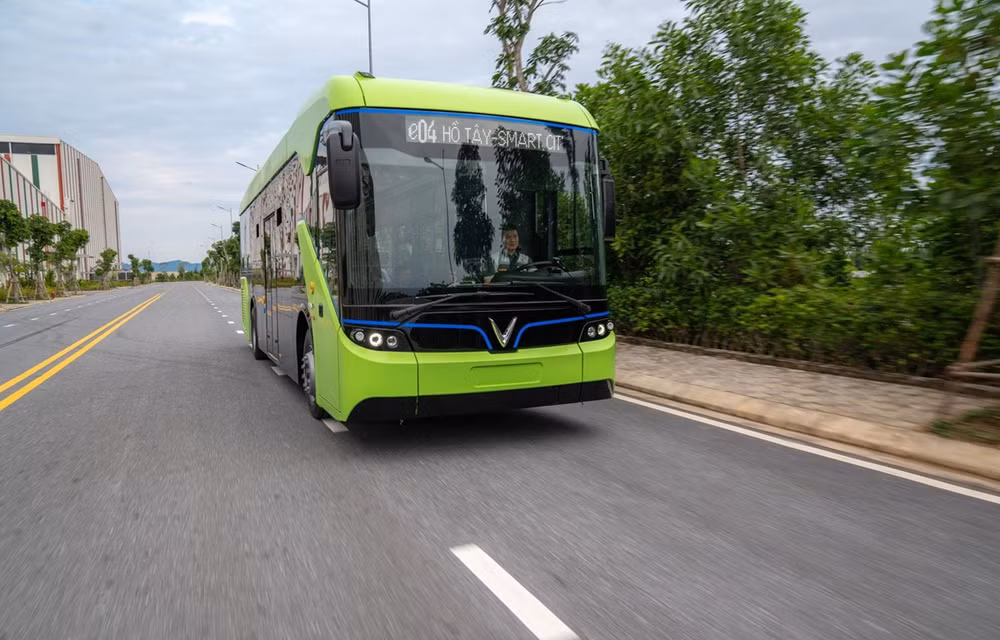 Realizan prueba del primer modelo de autobús eléctrico en Vietnam ảnh 1