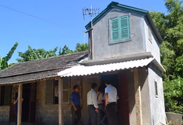 Vietnamitas de escasos recursos en la región central son beneficiados con casas resistentes a tormentas ảnh 1