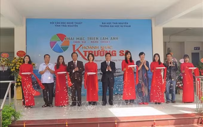 Abren en Thai Nguyen exposición de fotos sobre Truong Sa ảnh 1