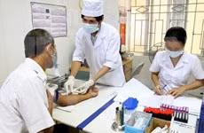 Reciben ancianos en Lai Chau chequeos médicos gratuitos ảnh 1
