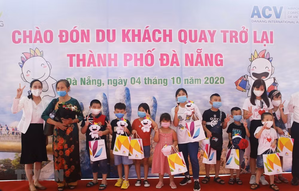 Da Nang recibe a primeros turistas domésticos tras cierre por COVID-19 ảnh 1