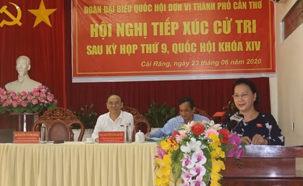 Presidenta del Parlamento vietnamita se reúne electores de ciudad de Can Tho ảnh 1