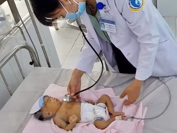 Niños en provincia vietnamita de Vinh Phuc se benefician de exámenes cardiovasculares ảnh 1