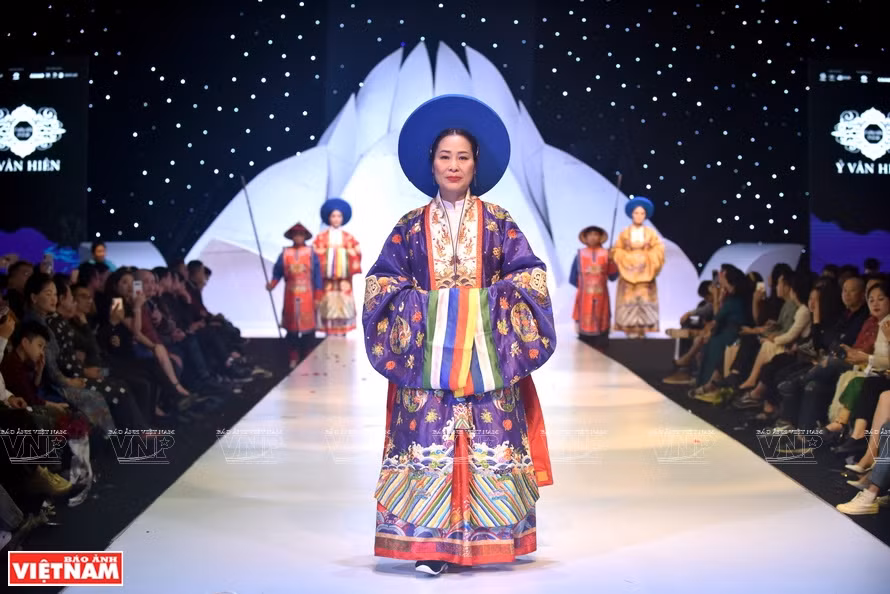 Vitalidad de trajes antiguos vietnamitas ảnh 1