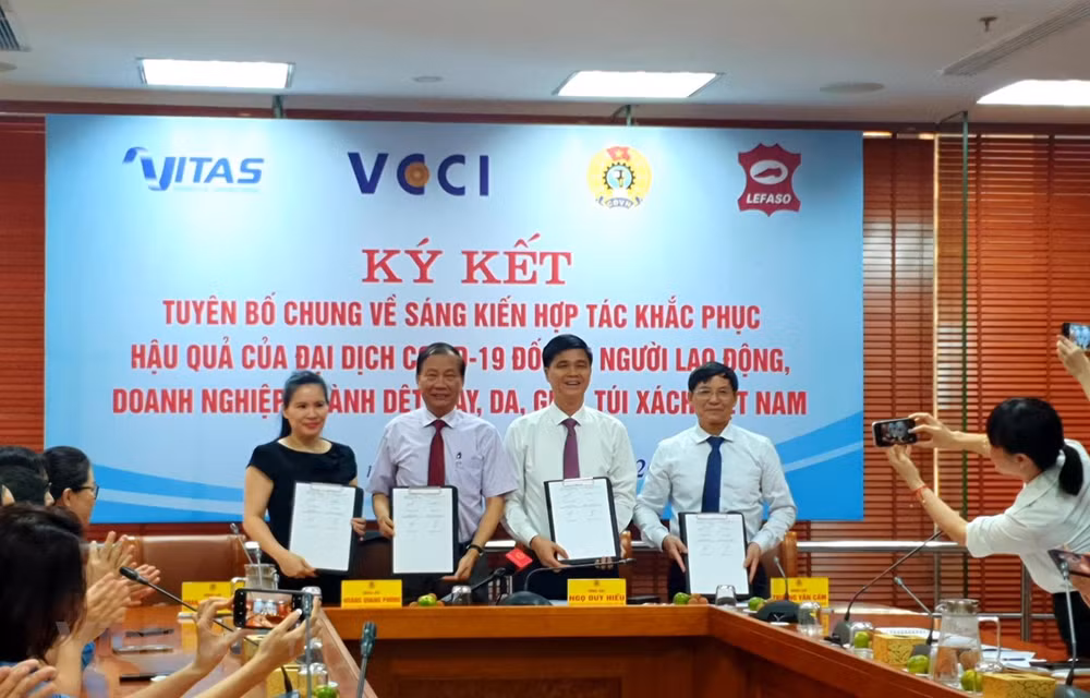 Sindicato holandés firma declaración conjunta para ayudar al sector textil en Vietnam ảnh 1