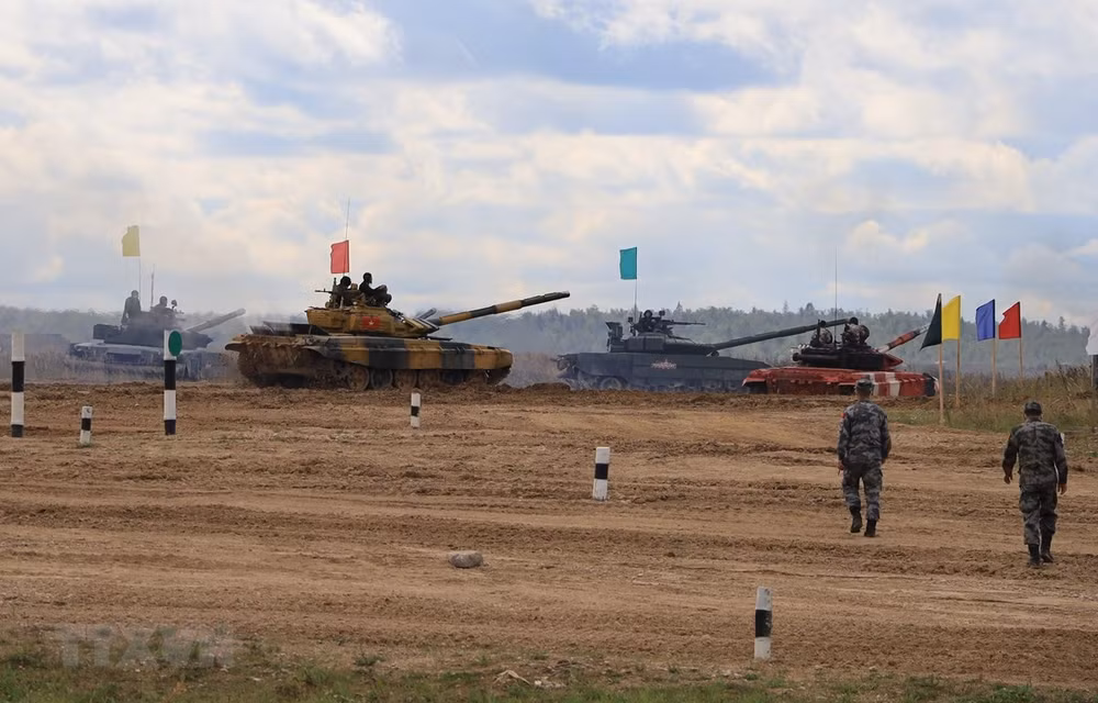 Vietnam accede a la final de Biatlón de Tanques en los Juegos Militares Internacionales 2020 ảnh 1