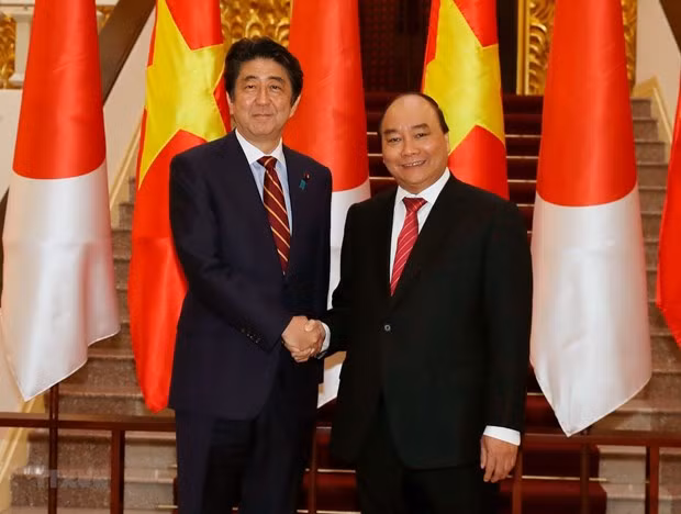 Nuevo gobierno de Japón mantendrá política diplomática hacia Vietnam ảnh 1