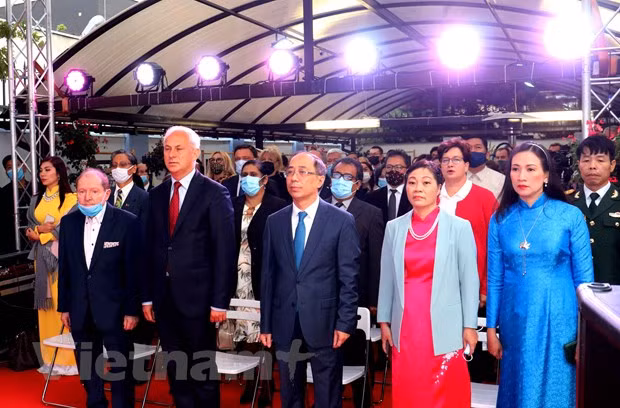 Embajadas vietnamitas en Polonia y Austria celebran Día Nacional ảnh 1