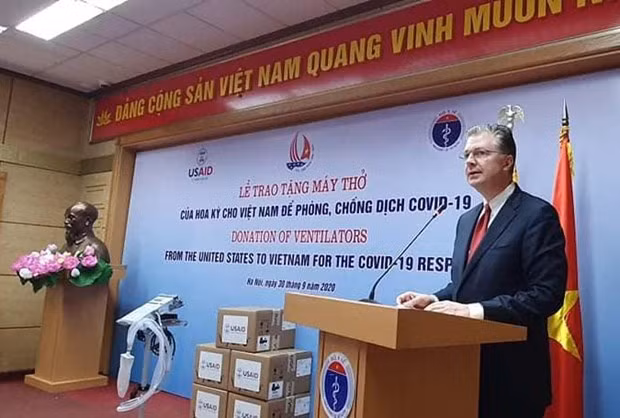 Estados Unidos entrega 100 ventiladores pulmonares a Vietnam ảnh 1